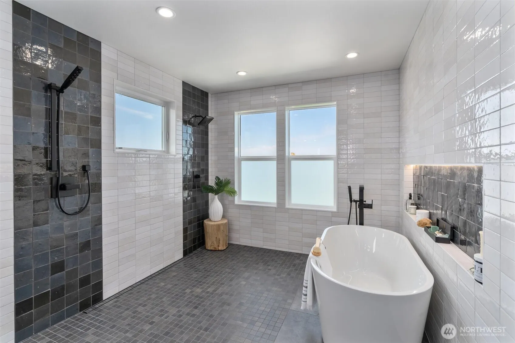 2571 26th Avenue W, Seattle, WA 98199