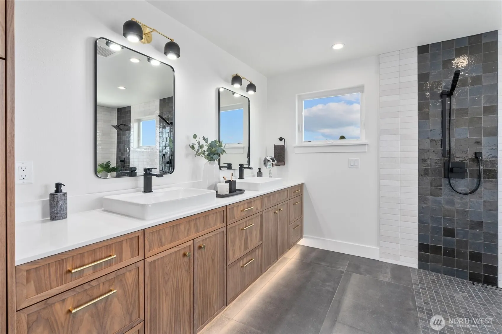 2571 26th Avenue W, Seattle, WA 98199