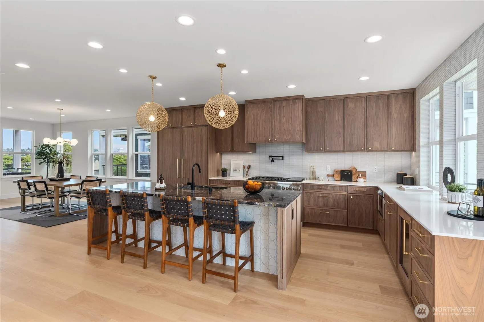 2571 26th Avenue W, Seattle, WA 98199