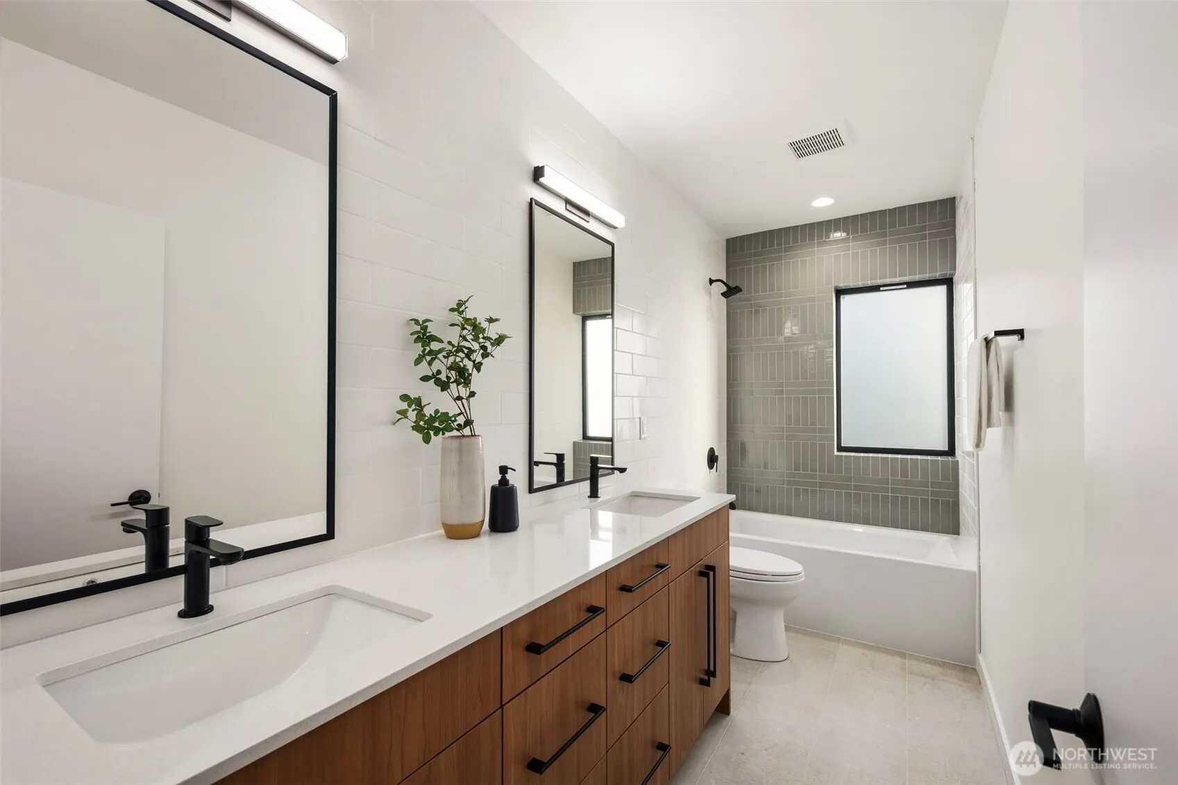 5252 23rd Avenue SW, Seattle, WA 98106