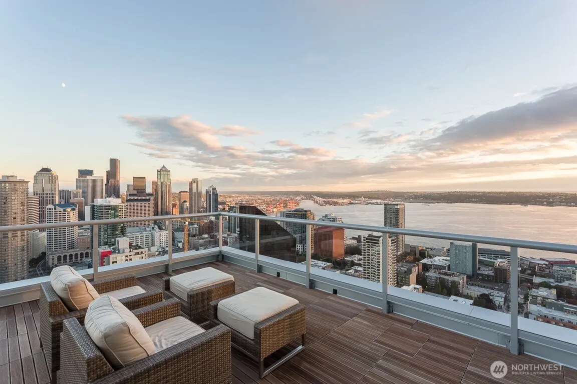 588 Bell Street #1804S, Seattle, WA 98121