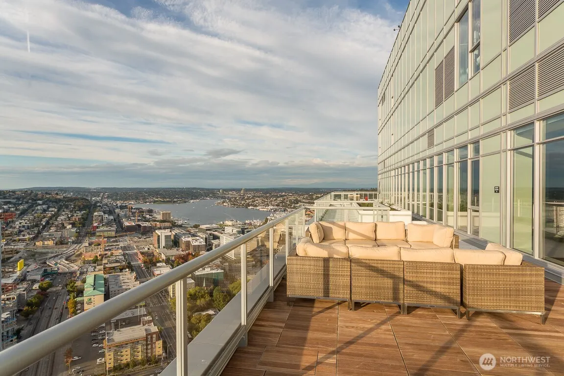 588 Bell Street #1804S, Seattle, WA 98121
