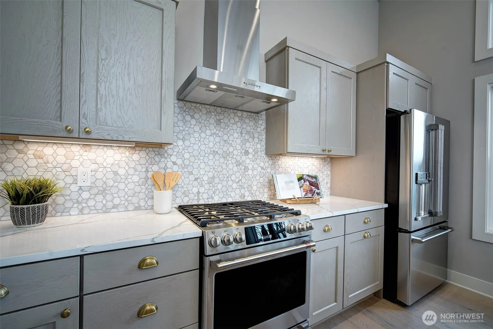 432 20th Ave , Kirkland, WA 98033