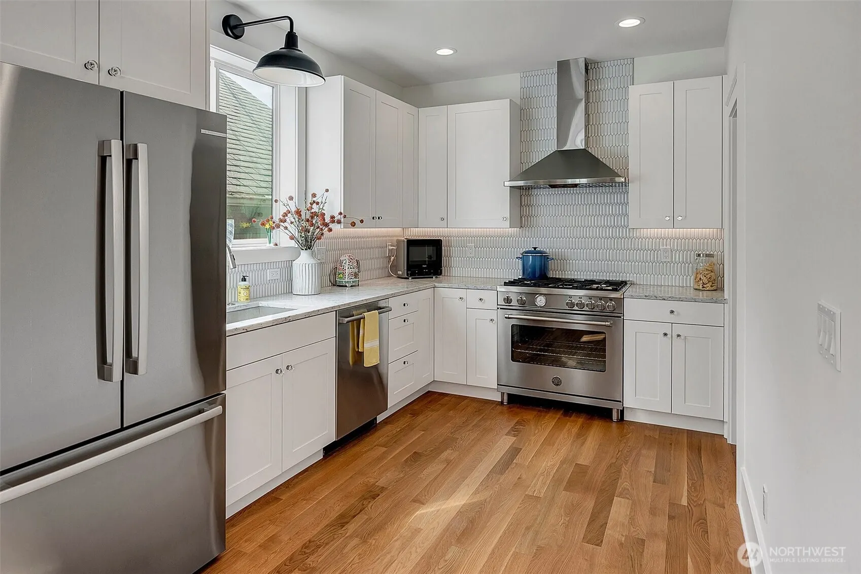 2137 7th Avenue W, Seattle, WA 98119