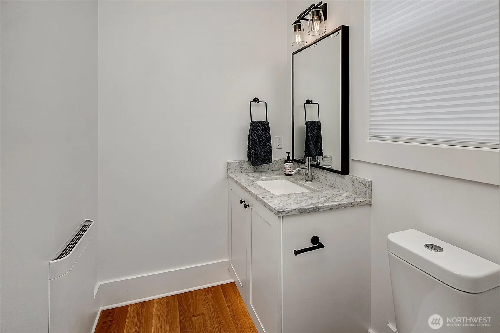 2137 7th Avenue W, Seattle, WA 98119