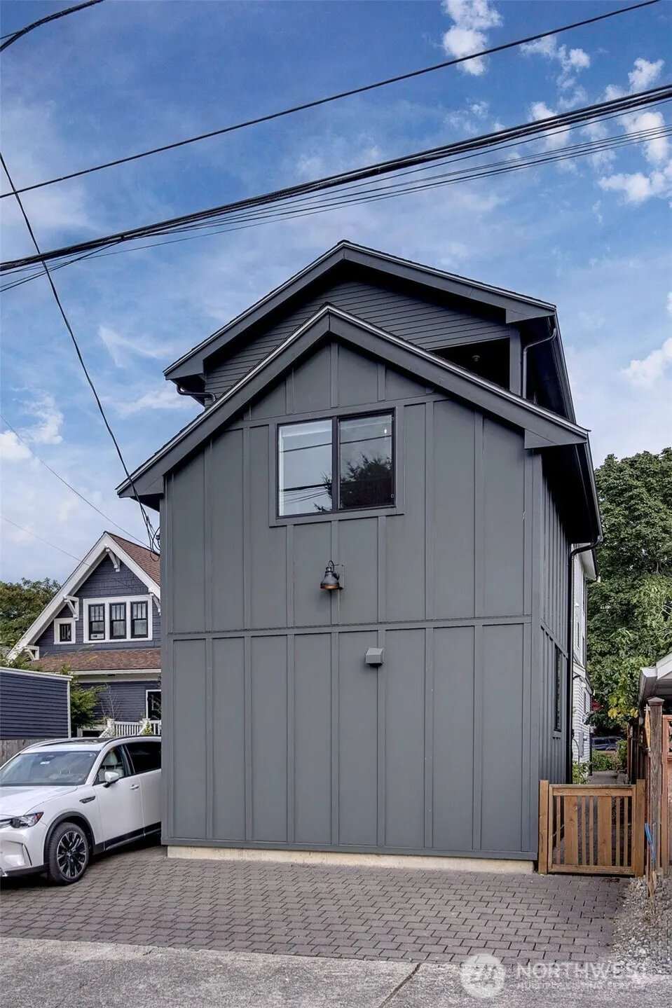 2137 7th Avenue W, Seattle, WA 98119