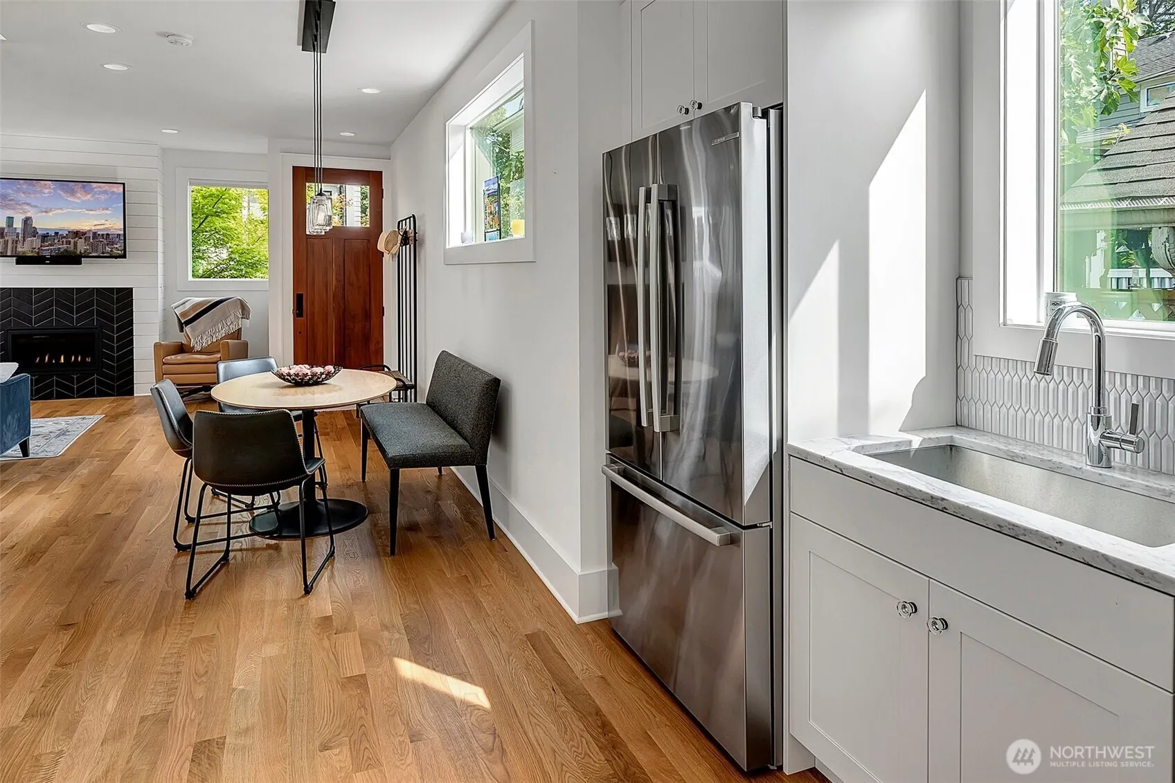 2137 7th Avenue W, Seattle, WA 98119