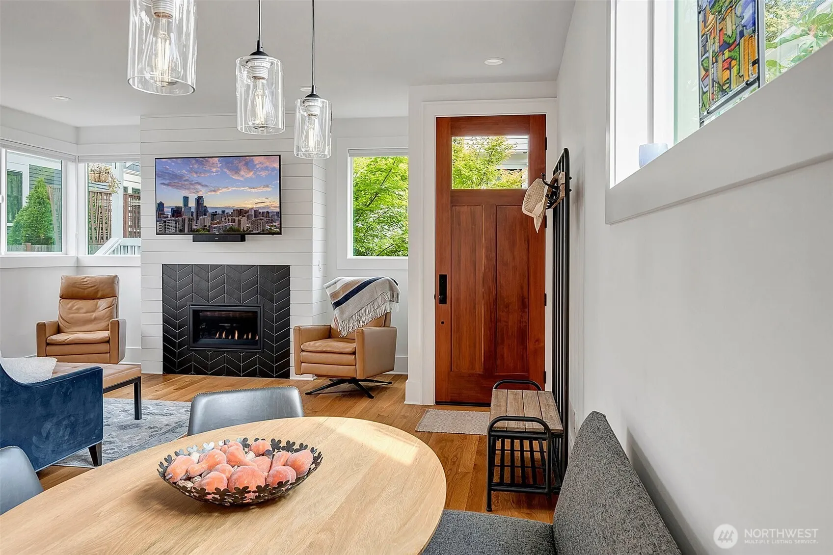 2137 7th Avenue W, Seattle, WA 98119