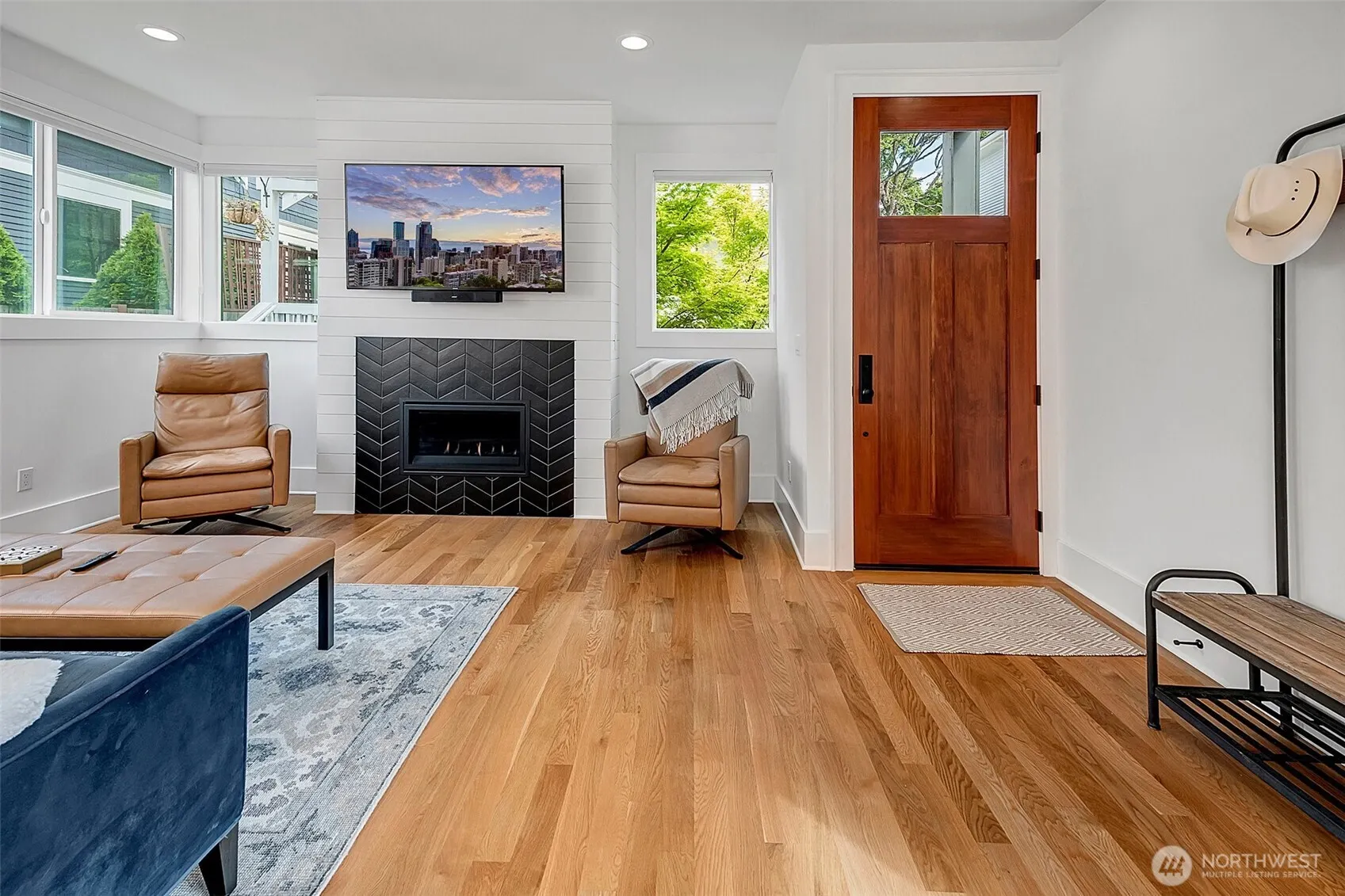 2137 7th Avenue W, Seattle, WA 98119