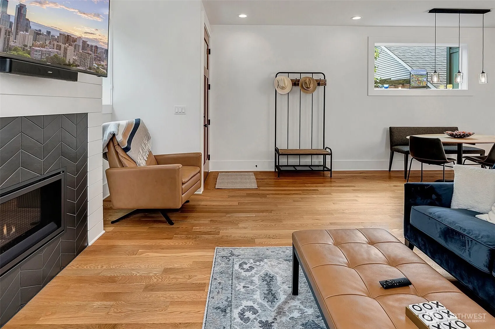 2137 7th Avenue W, Seattle, WA 98119