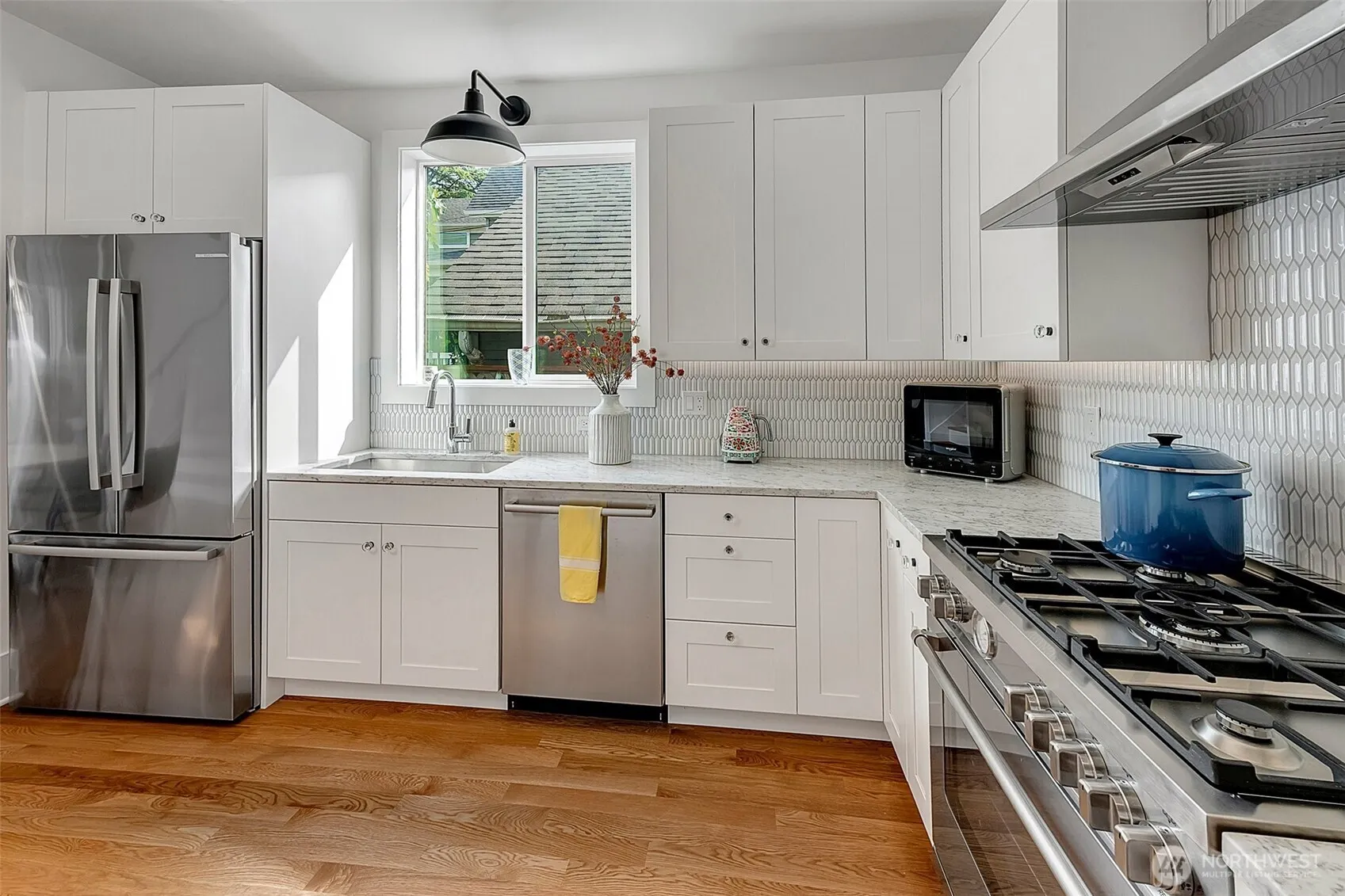 2137 7th Avenue W, Seattle, WA 98119