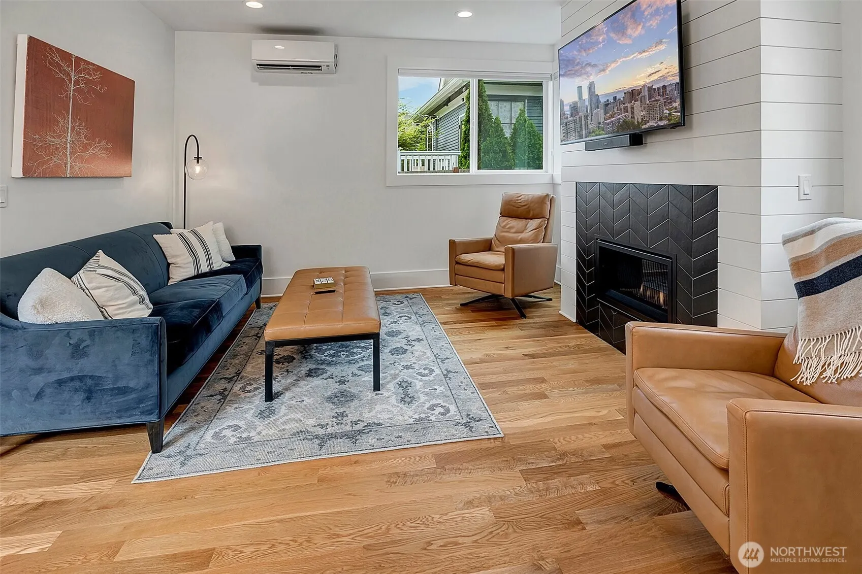2137 7th Avenue W, Seattle, WA 98119