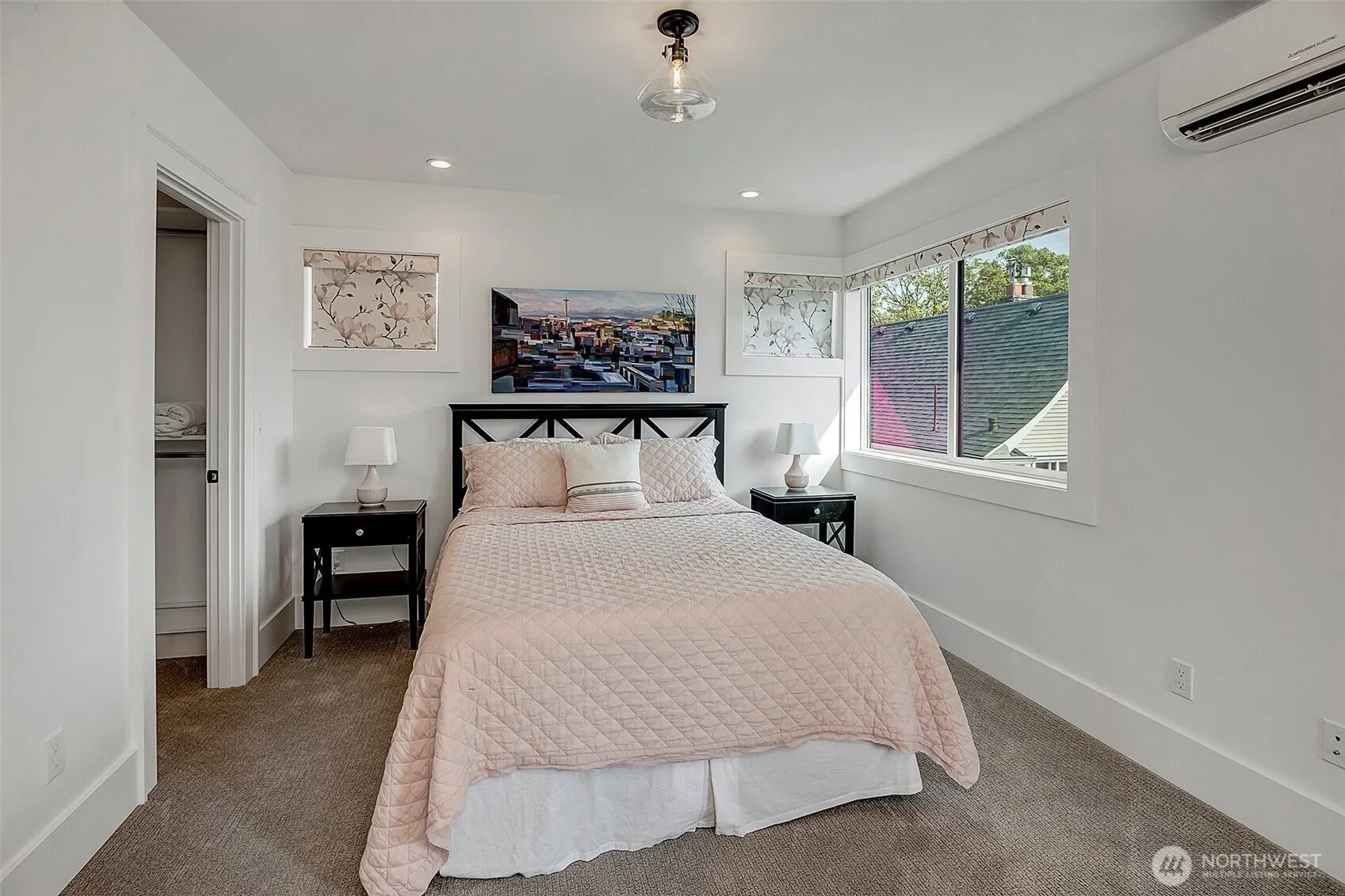 2137 7th Avenue W, Seattle, WA 98119