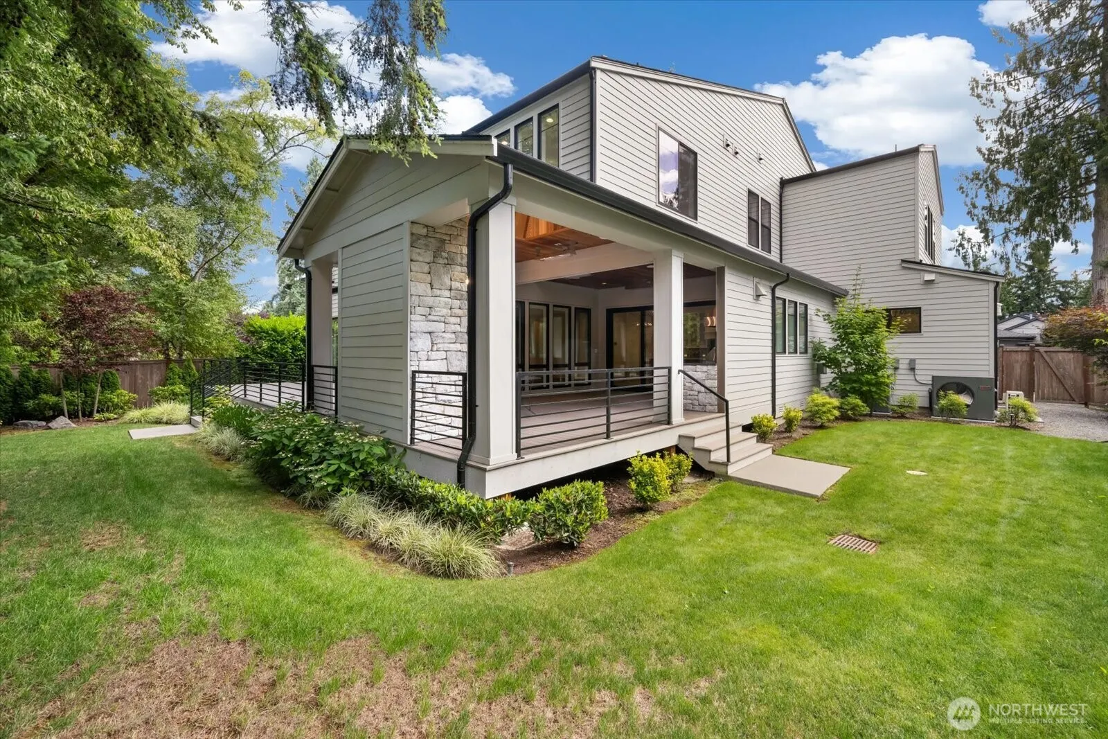 10924 SE 24th Place , Bellevue, WA 98004