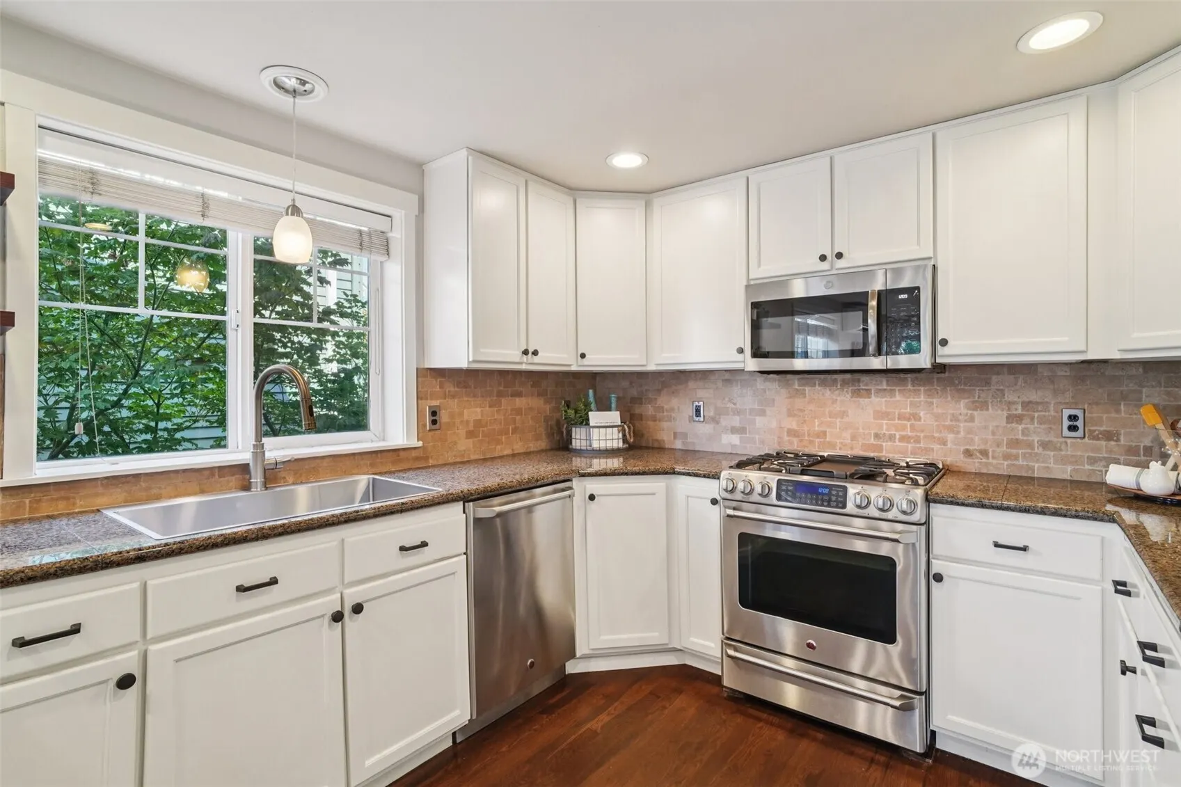 6562 5th Avenue NE #C, Seattle, WA 98115