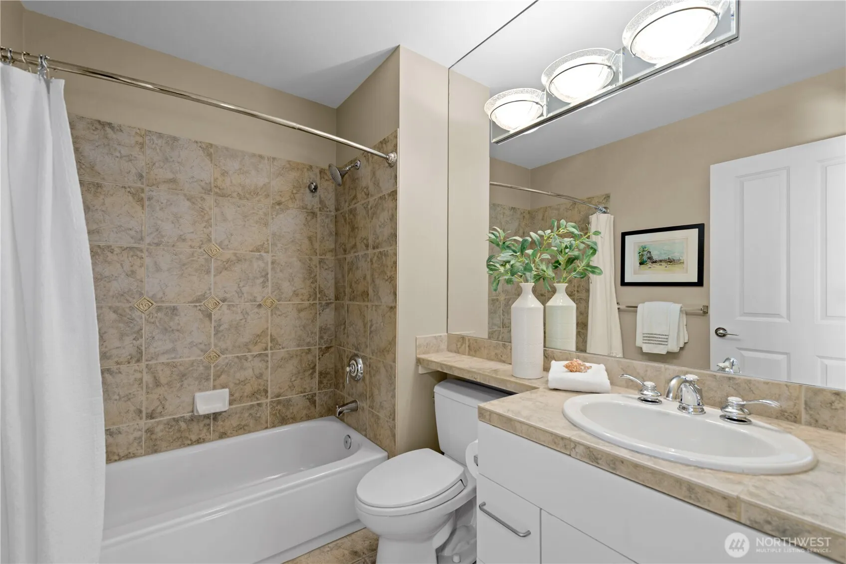 2319 1st Avenue #205, Seattle, WA 98121-3604