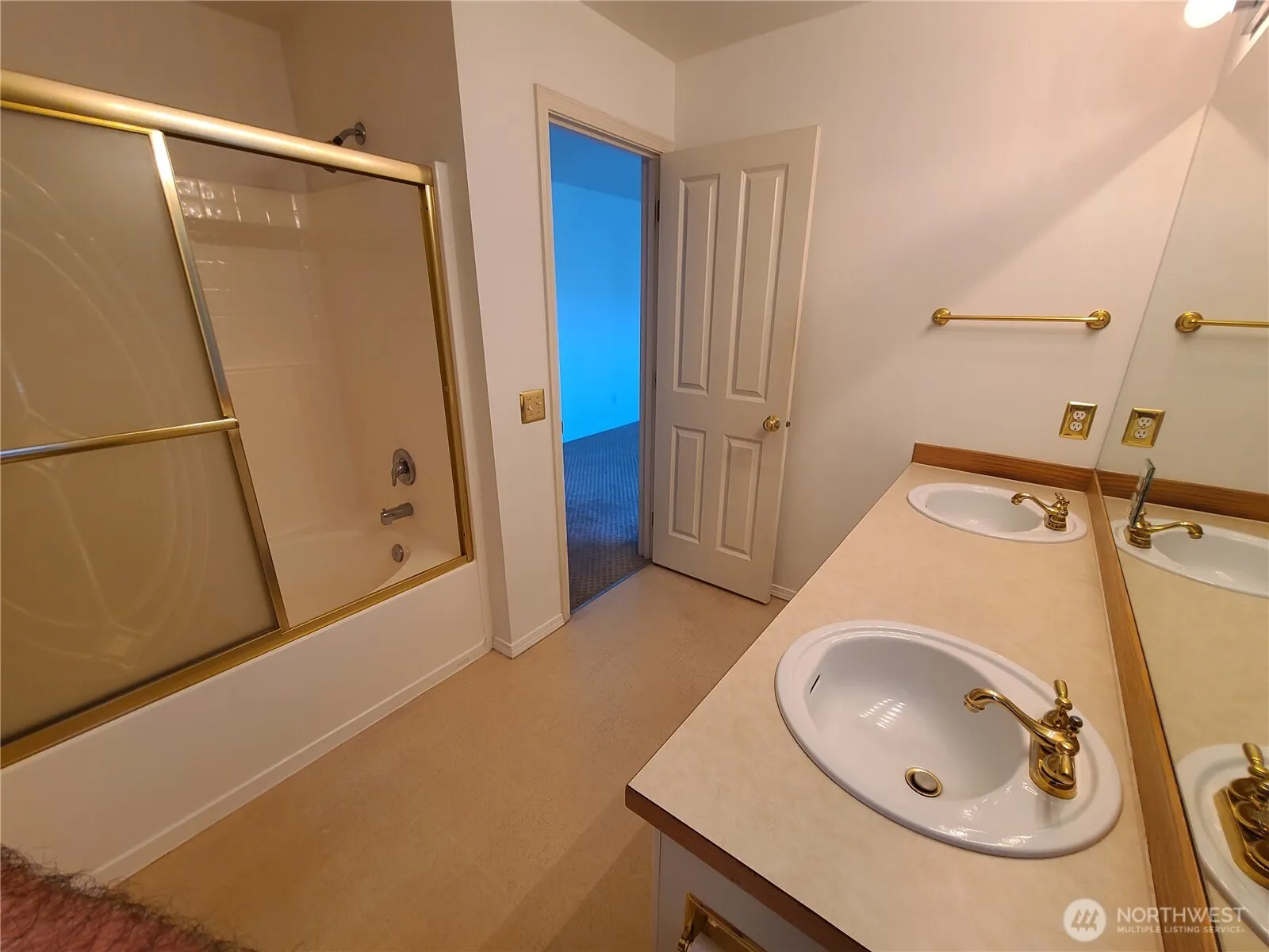 6119 S 233rd Street #19-6, Kent, WA 98032