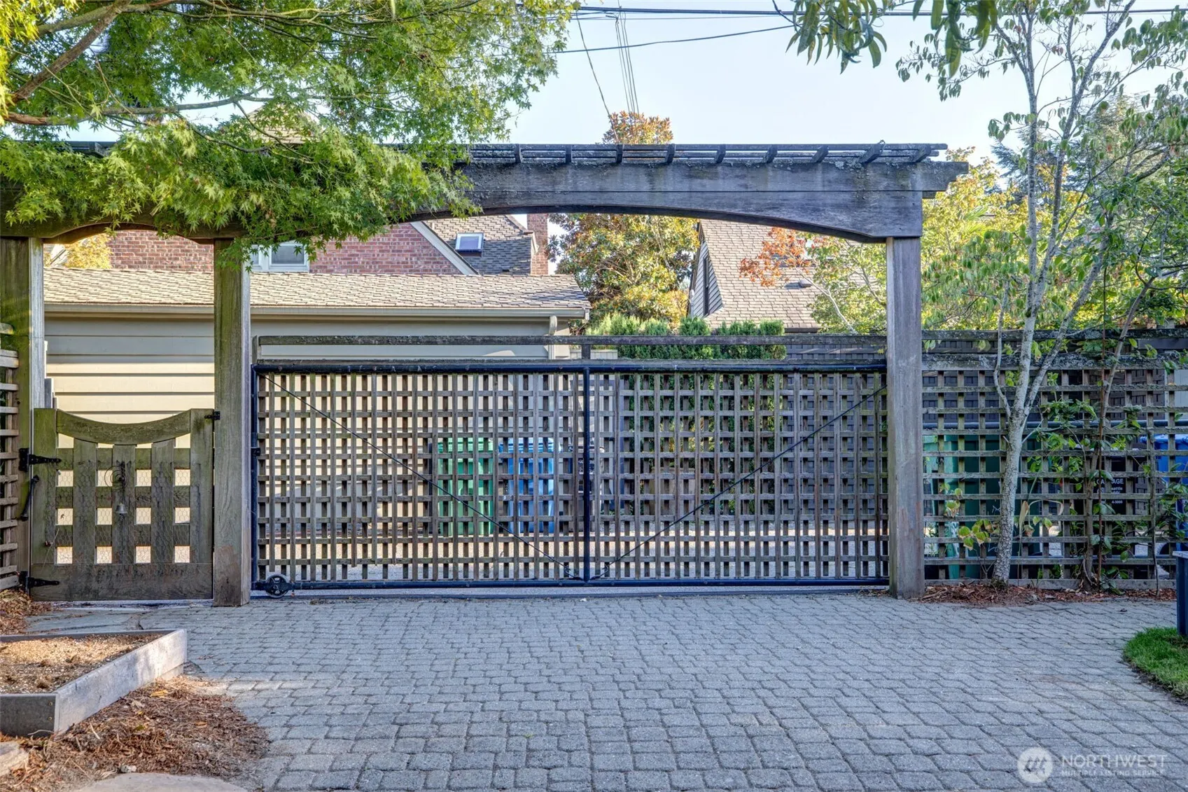 7344 Keen Way N, Seattle, WA 98103-4831