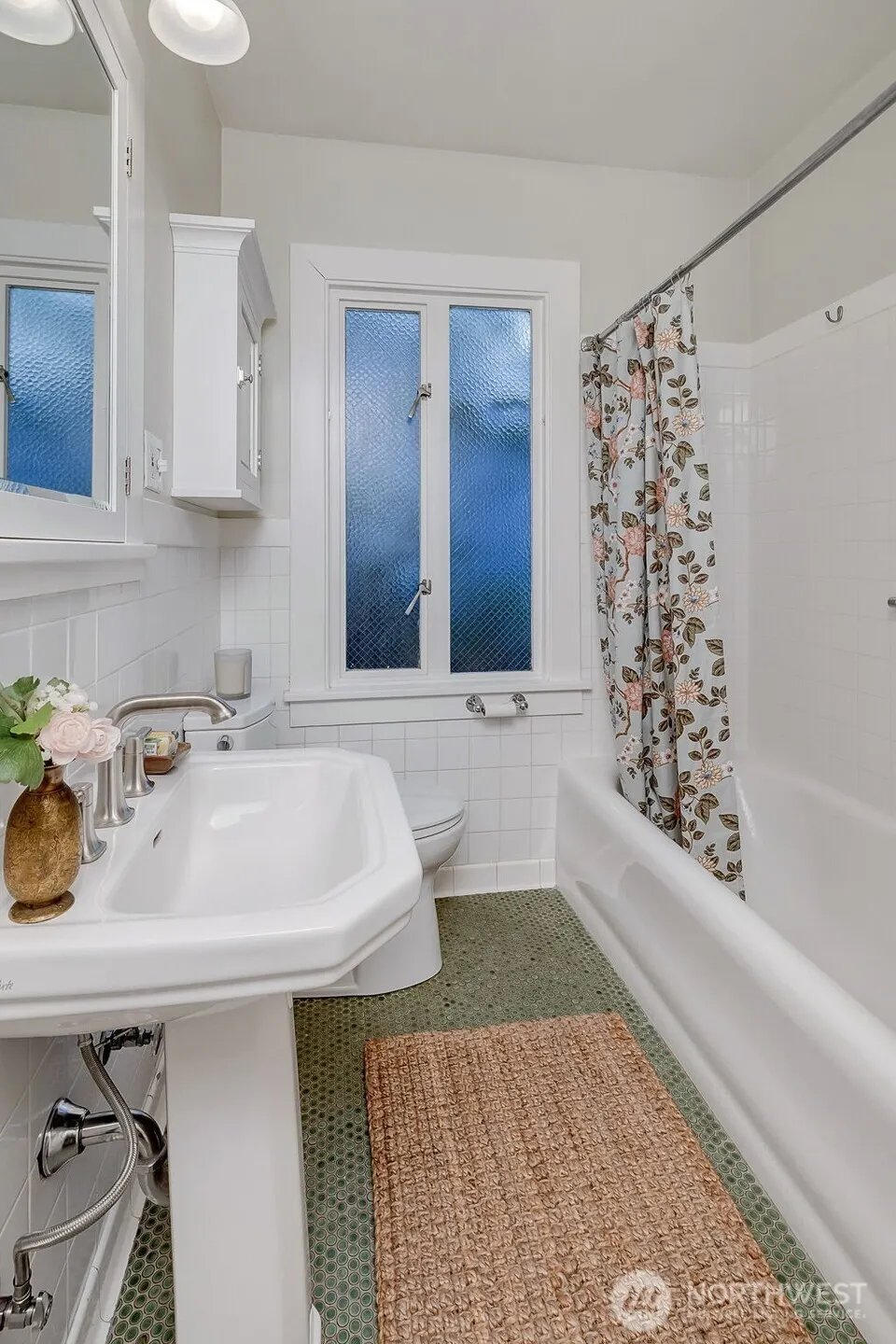 7344 Keen Way N, Seattle, WA 98103-4831