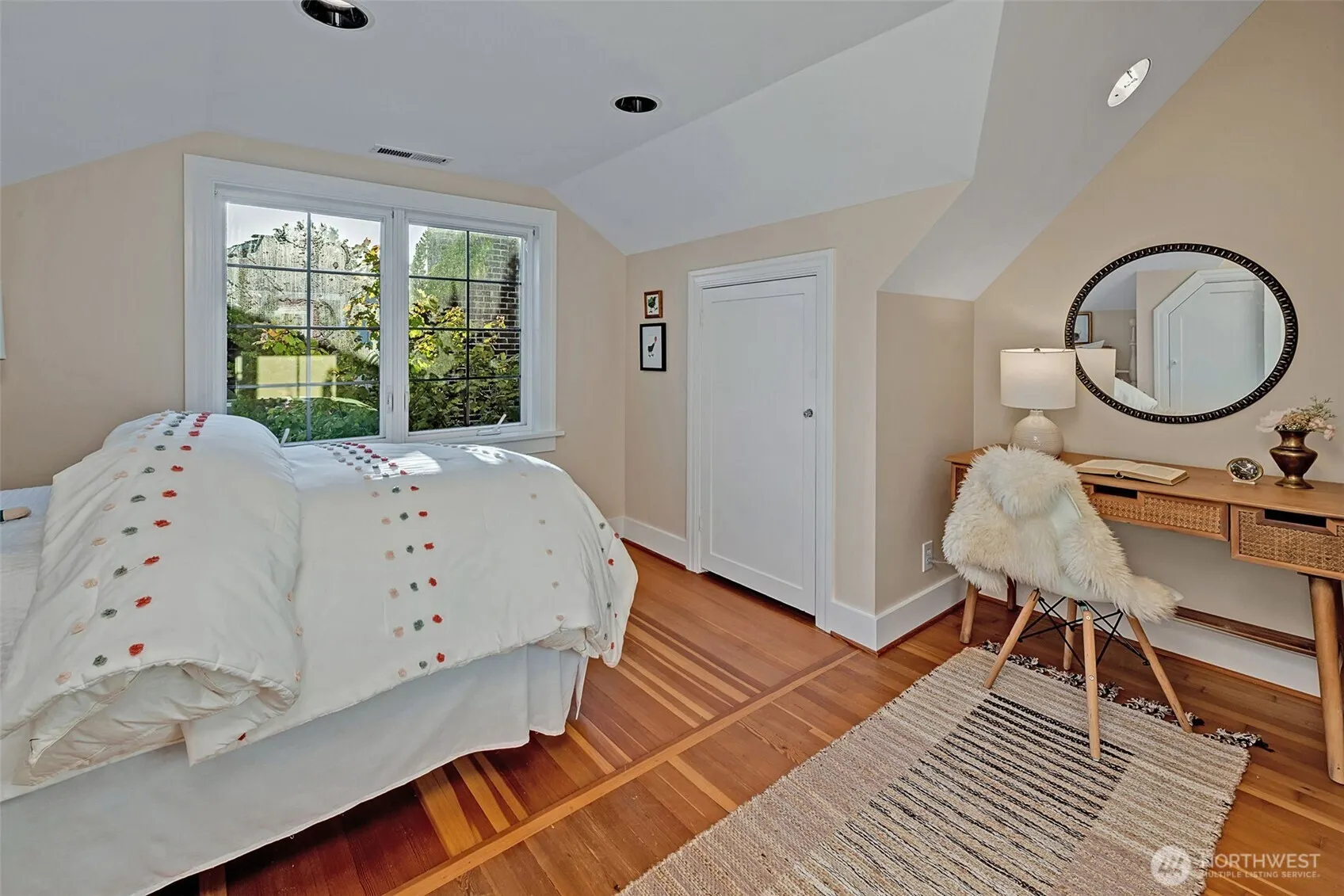 7344 Keen Way N, Seattle, WA 98103-4831