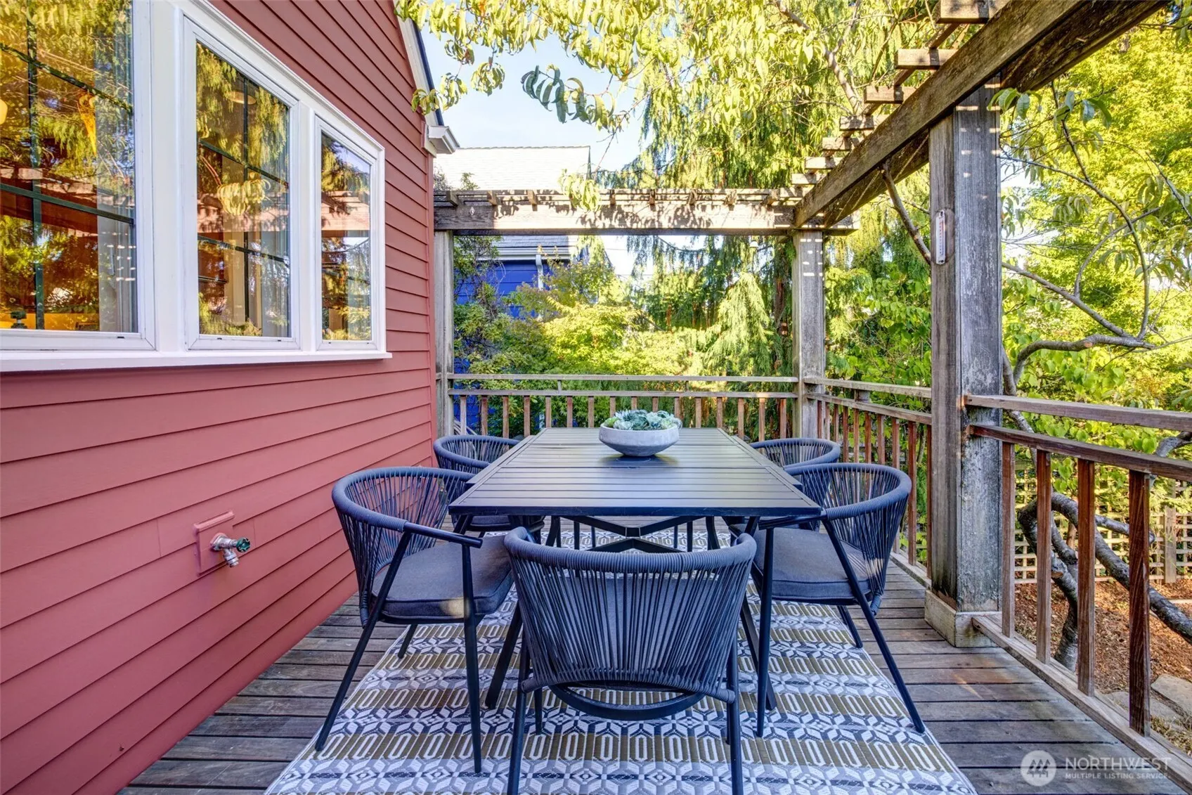 7344 Keen Way N, Seattle, WA 98103-4831