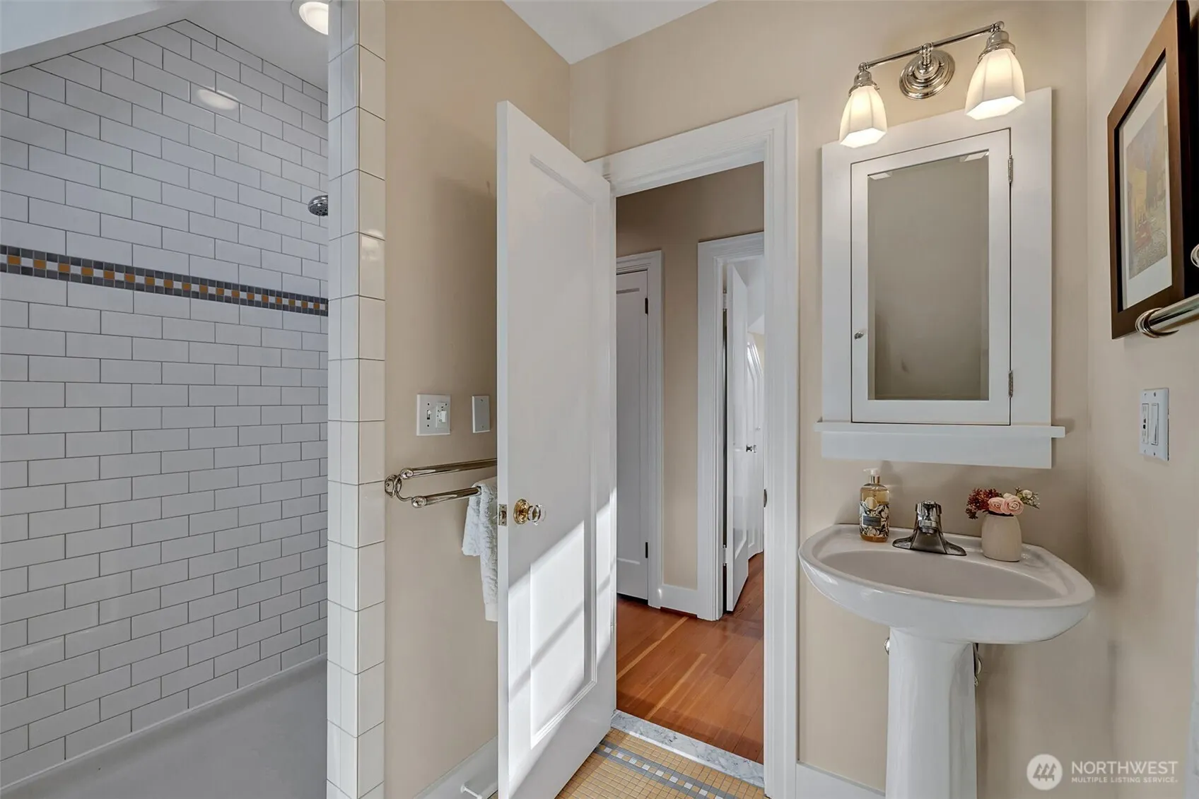 7344 Keen Way N, Seattle, WA 98103-4831