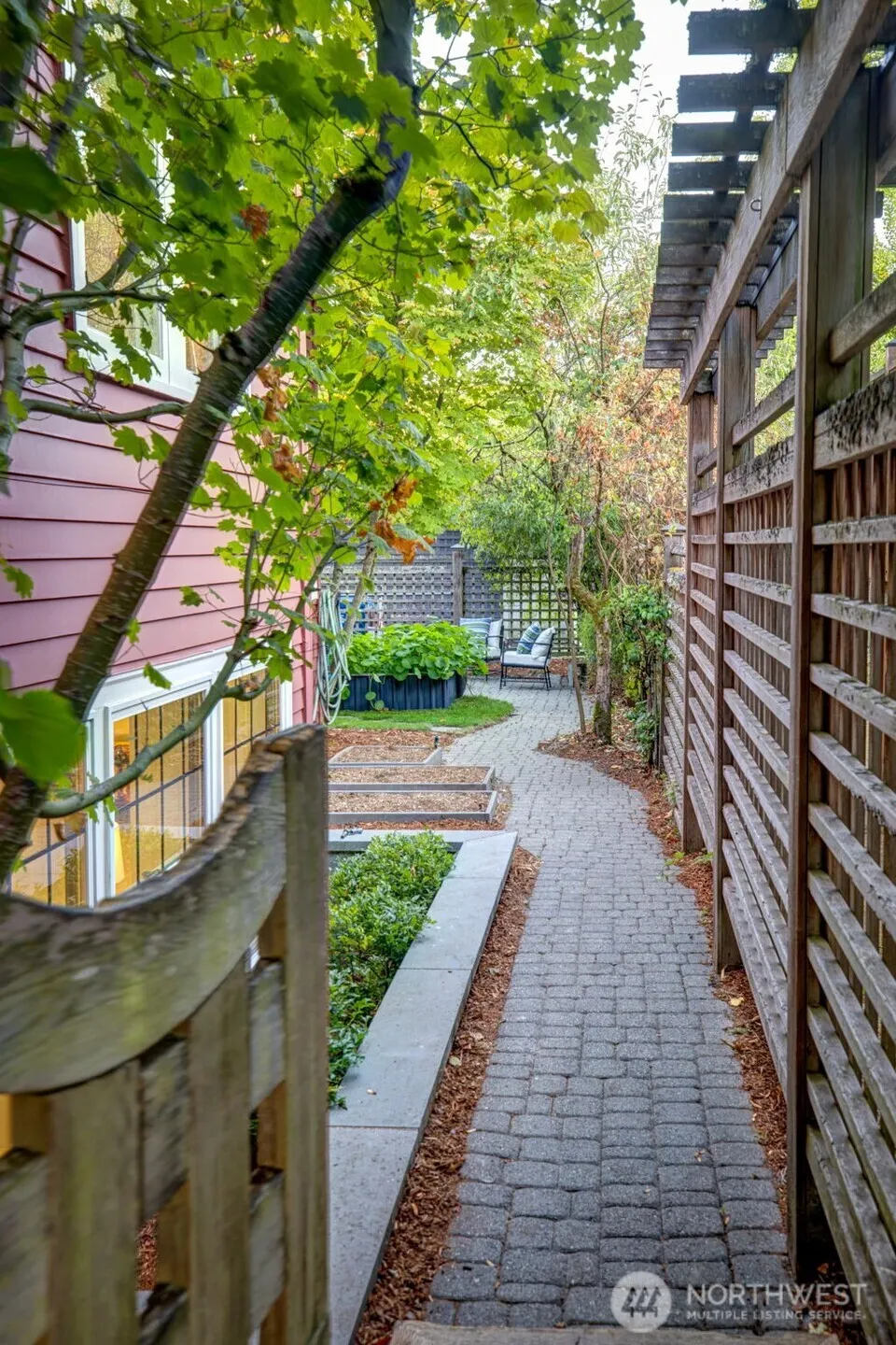 7344 Keen Way N, Seattle, WA 98103-4831