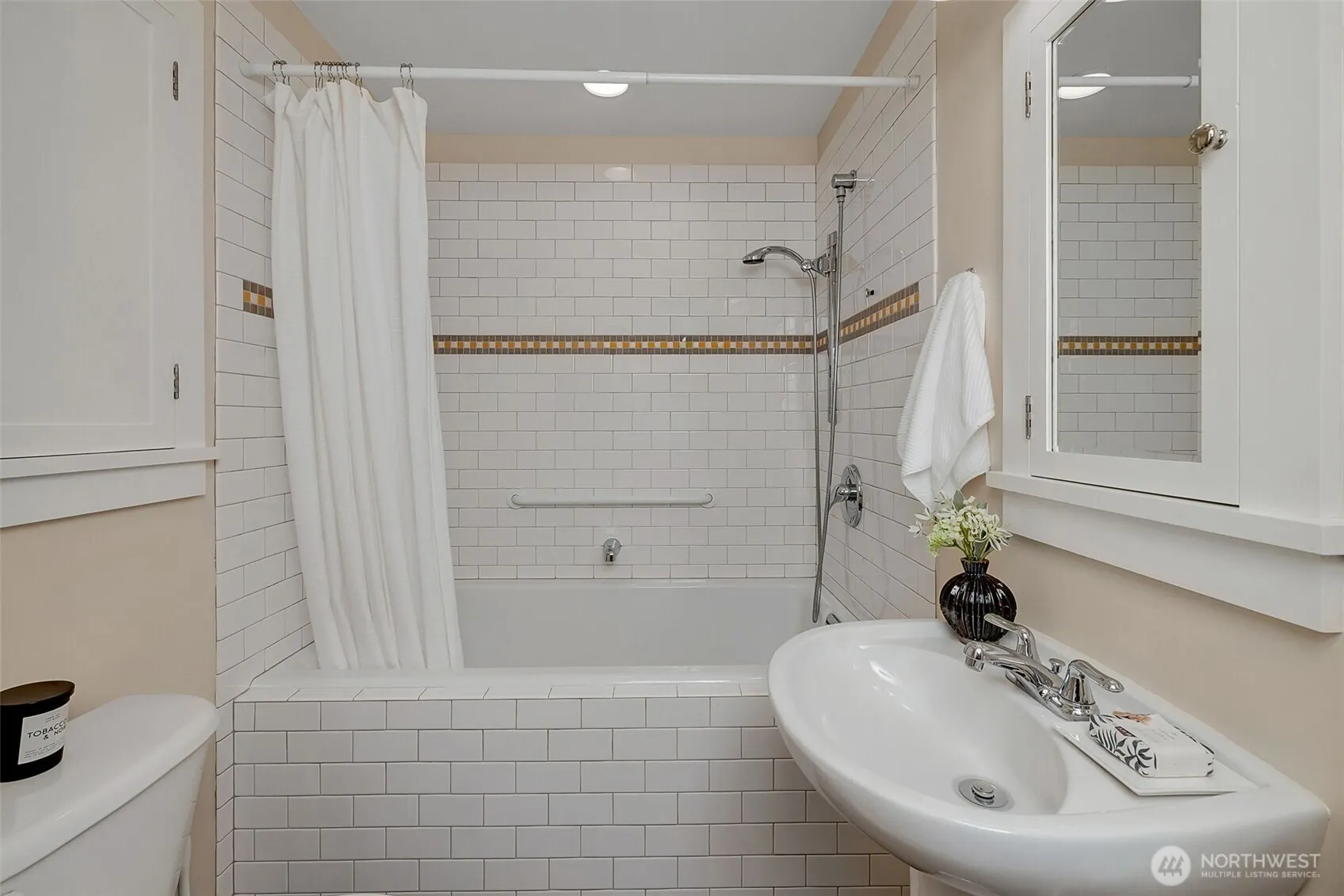 7344 Keen Way N, Seattle, WA 98103-4831