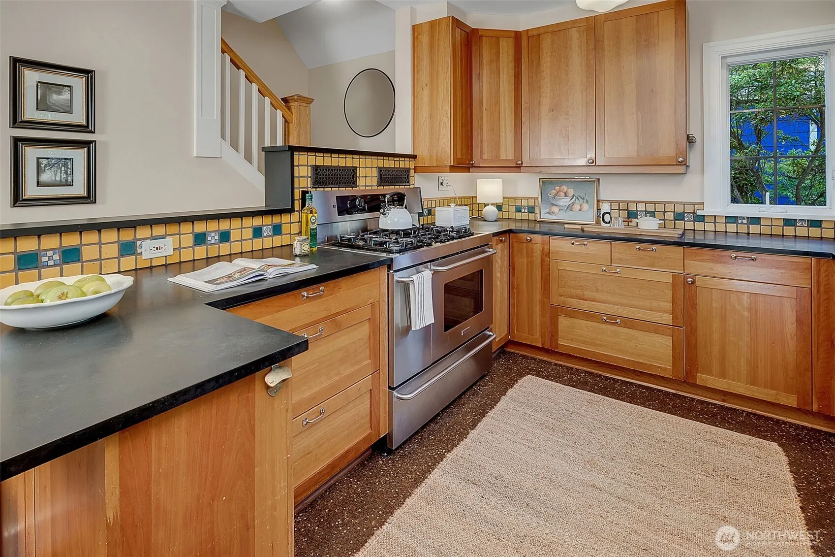 7344 Keen Way N, Seattle, WA 98103-4831