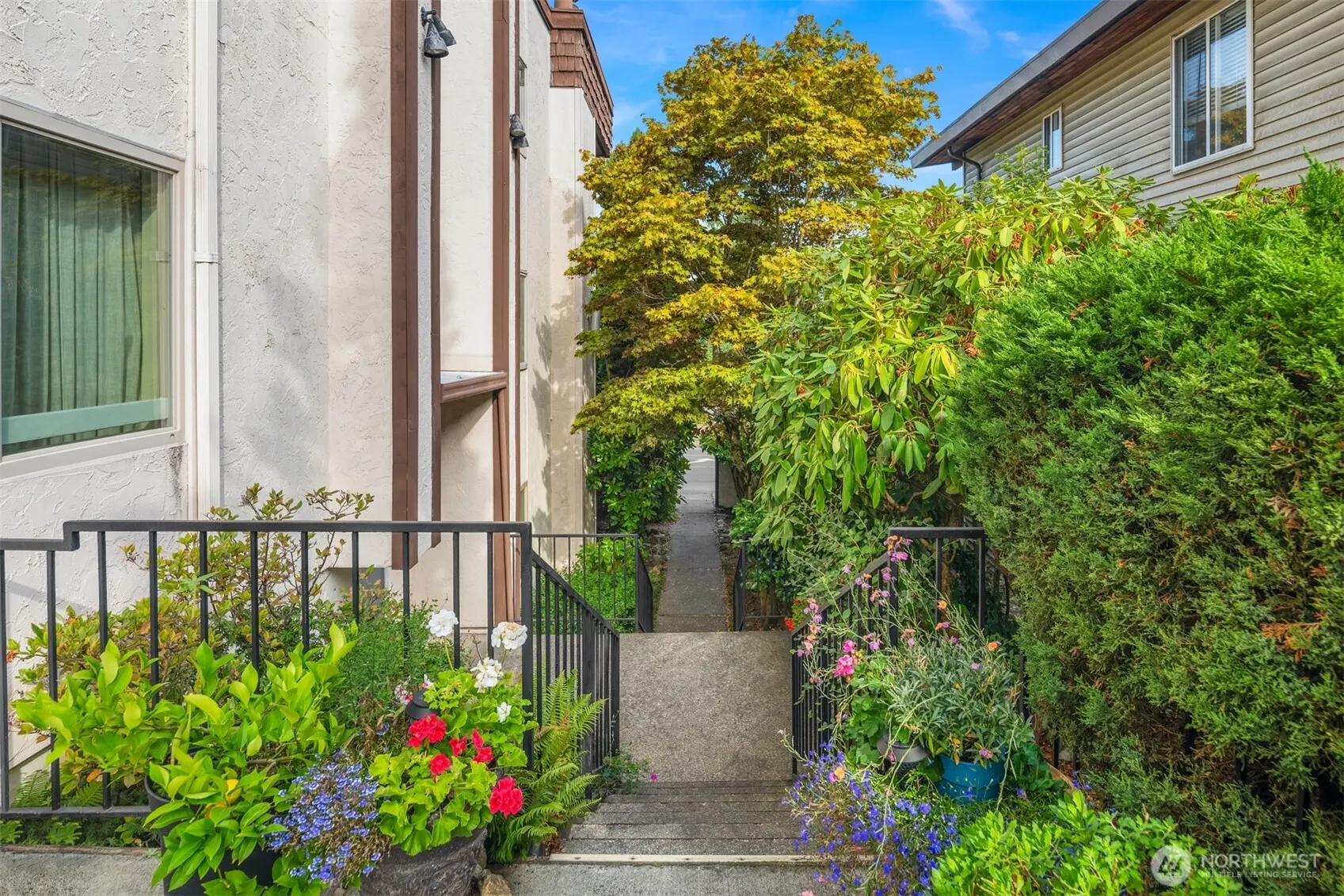 6519 35th Avenue NE #201, Seattle, WA 98115-7302