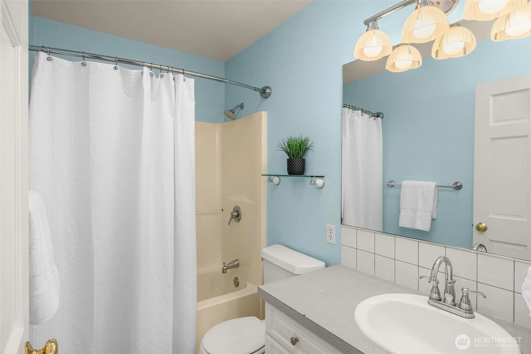 3222 39th Avenue SW, Seattle, WA 98116