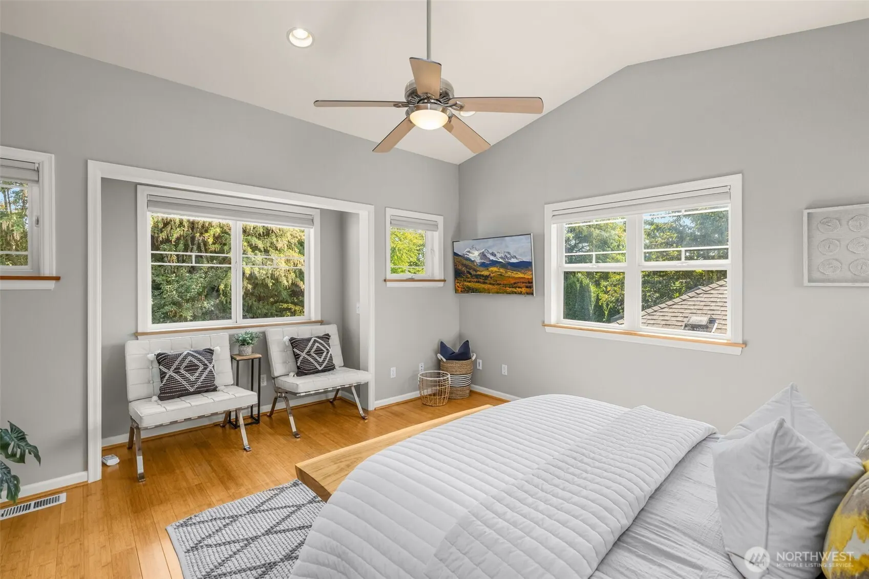 3222 39th Avenue SW, Seattle, WA 98116