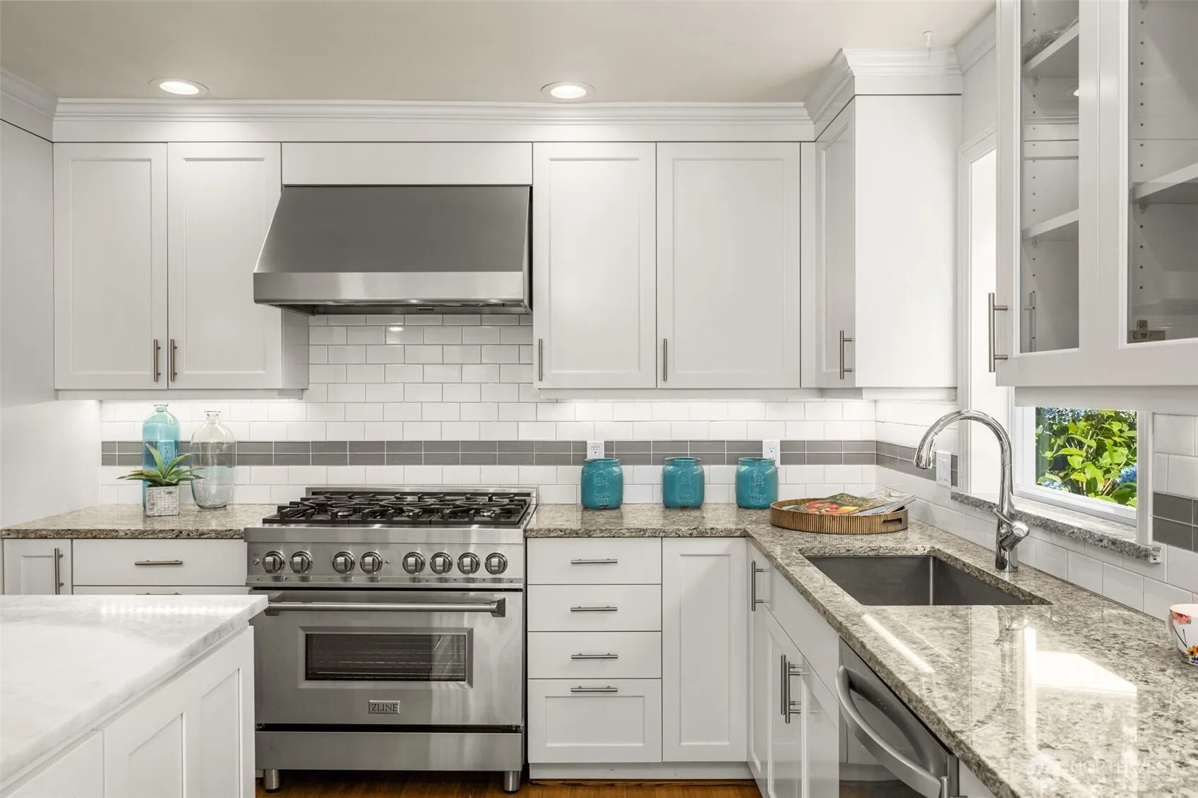 3222 39th Avenue SW, Seattle, WA 98116