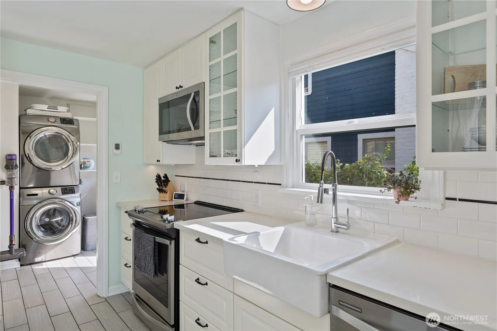 742 N 100 Street , Seattle, WA 98133