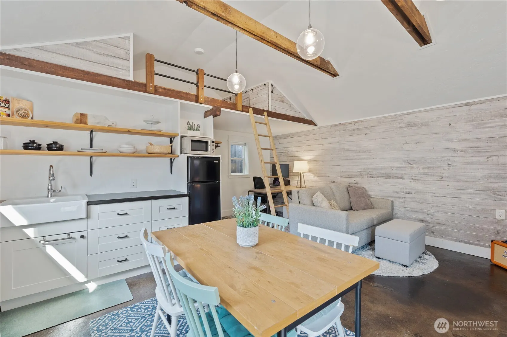 742 N 100 Street , Seattle, WA 98133