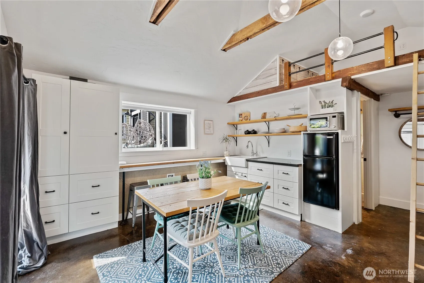742 N 100 Street , Seattle, WA 98133