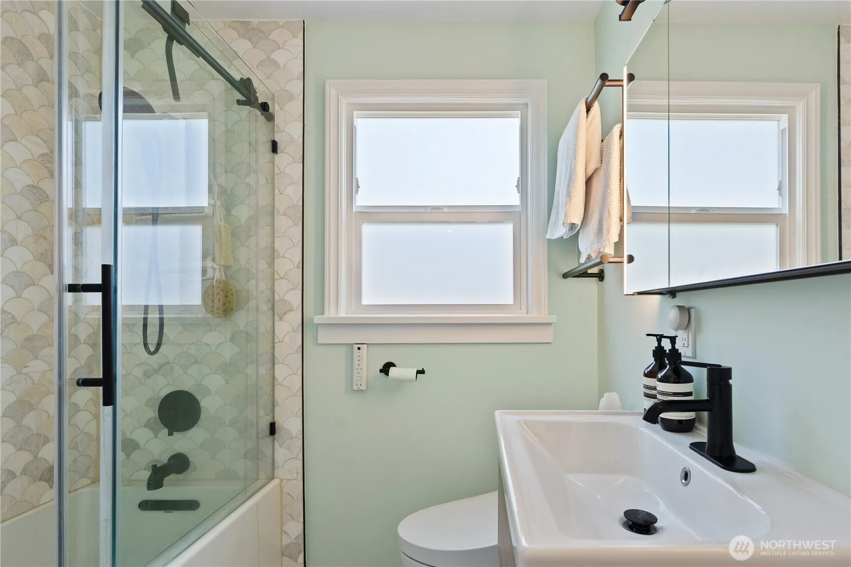 742 N 100 Street , Seattle, WA 98133