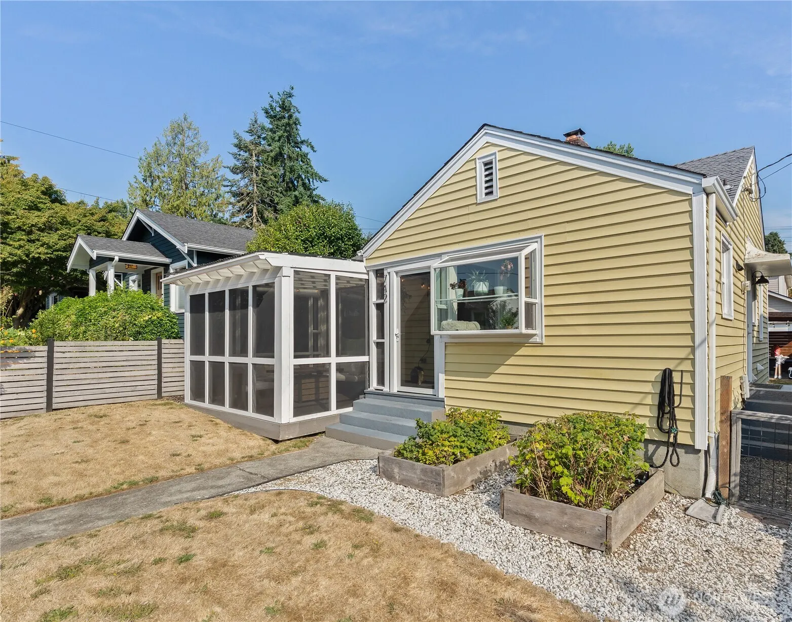 742 N 100 Street , Seattle, WA 98133