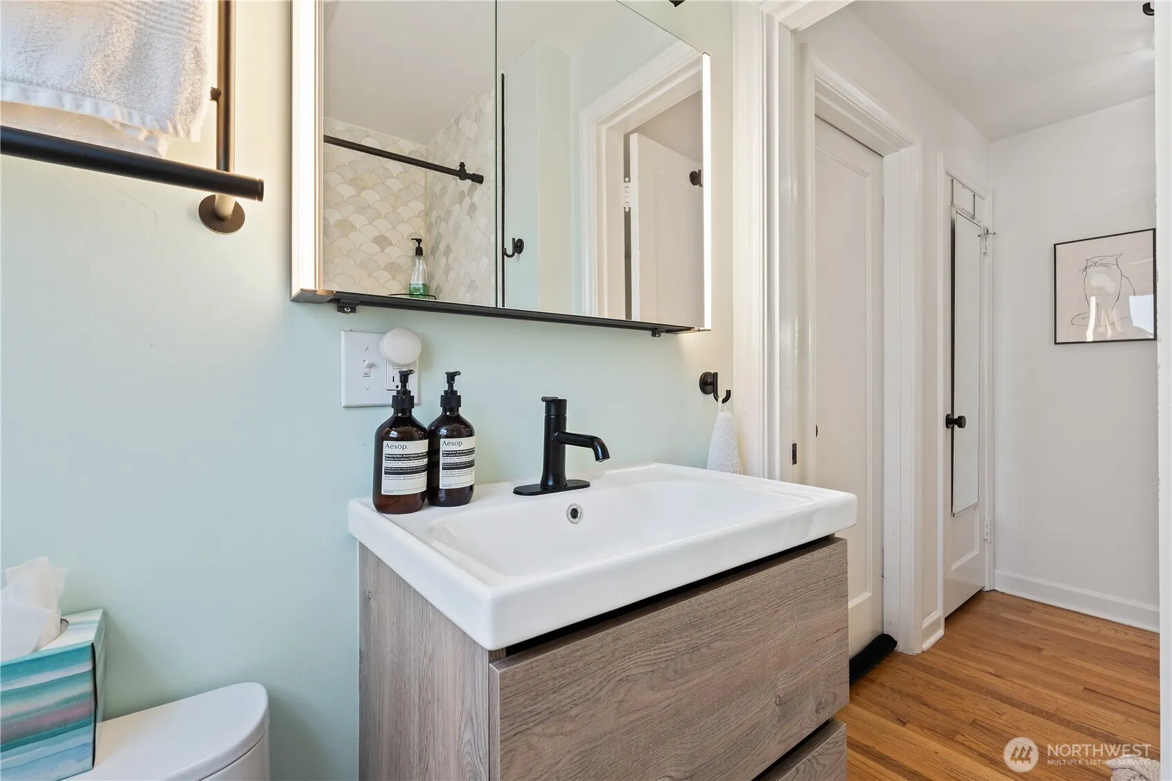 742 N 100 Street , Seattle, WA 98133