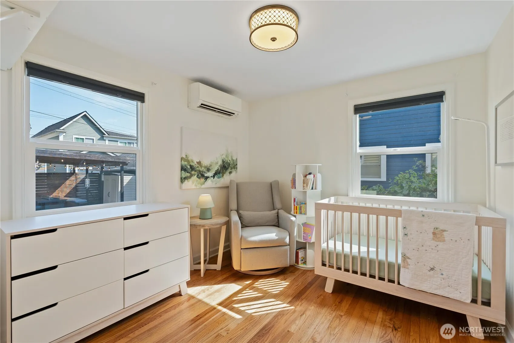 742 N 100 Street , Seattle, WA 98133