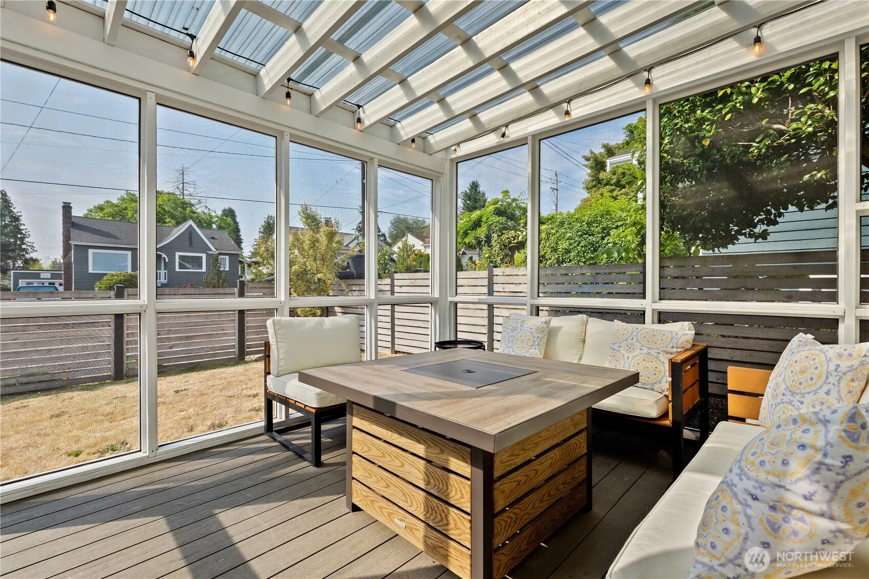 742 N 100 Street , Seattle, WA 98133