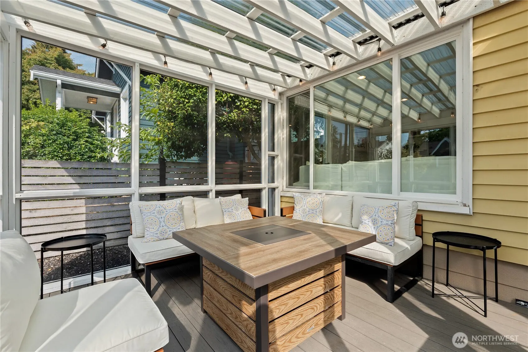 742 N 100 Street , Seattle, WA 98133