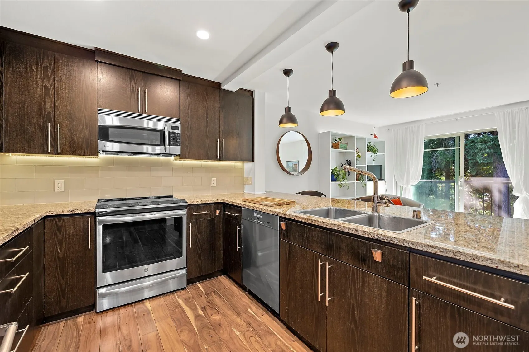 511 100th Avenue NE #305, Bellevue, WA 98004