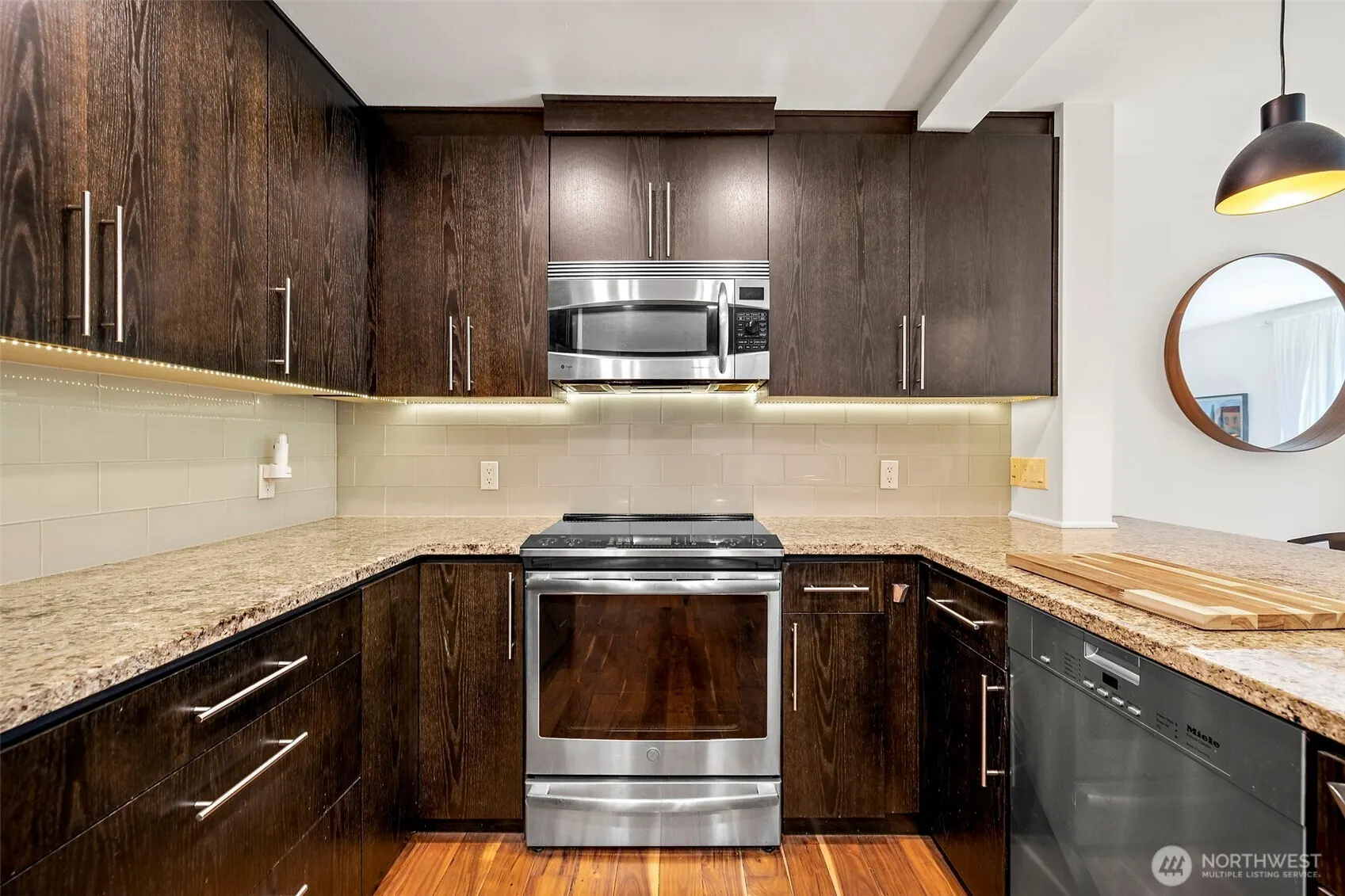 511 100th Avenue NE #305, Bellevue, WA 98004
