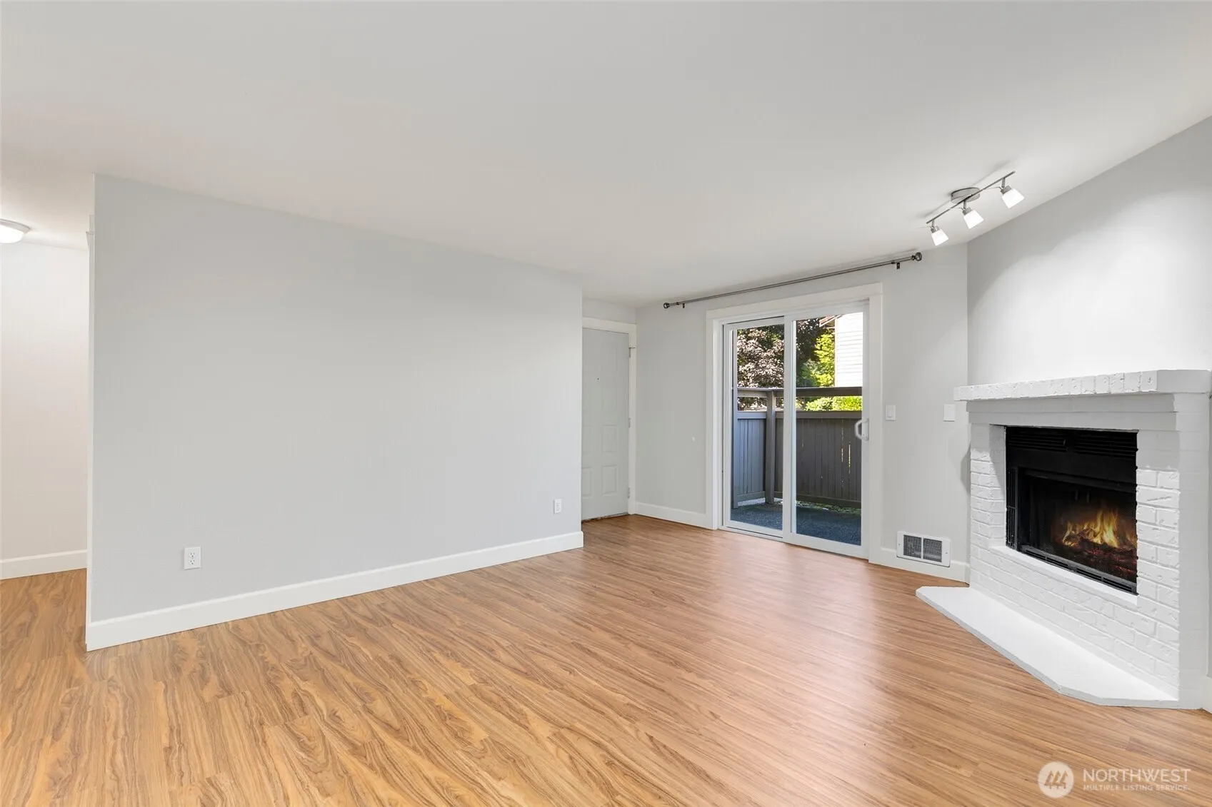 14200 NE 171st Street #G106, Woodinville, WA 98072-9271