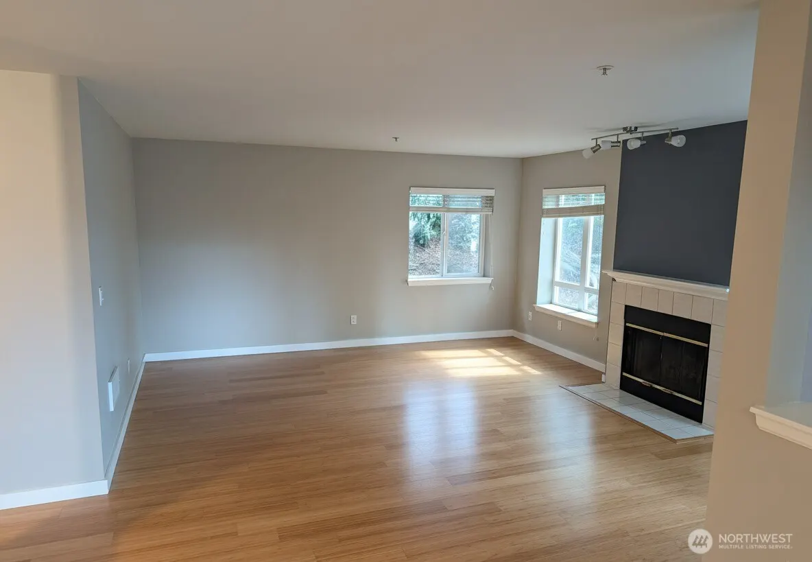 2419 8th Avenue N #202, Seattle, WA 98109