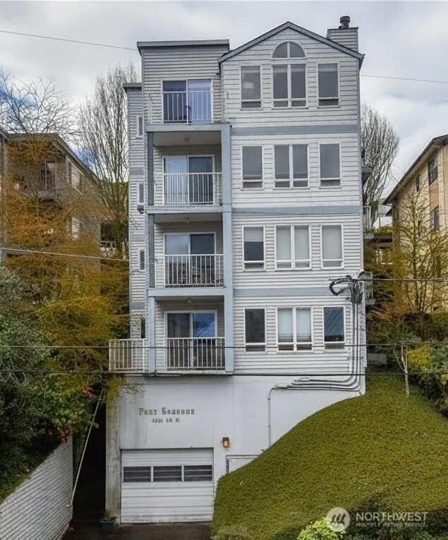 2419 8th Avenue N #202, Seattle, WA 98109