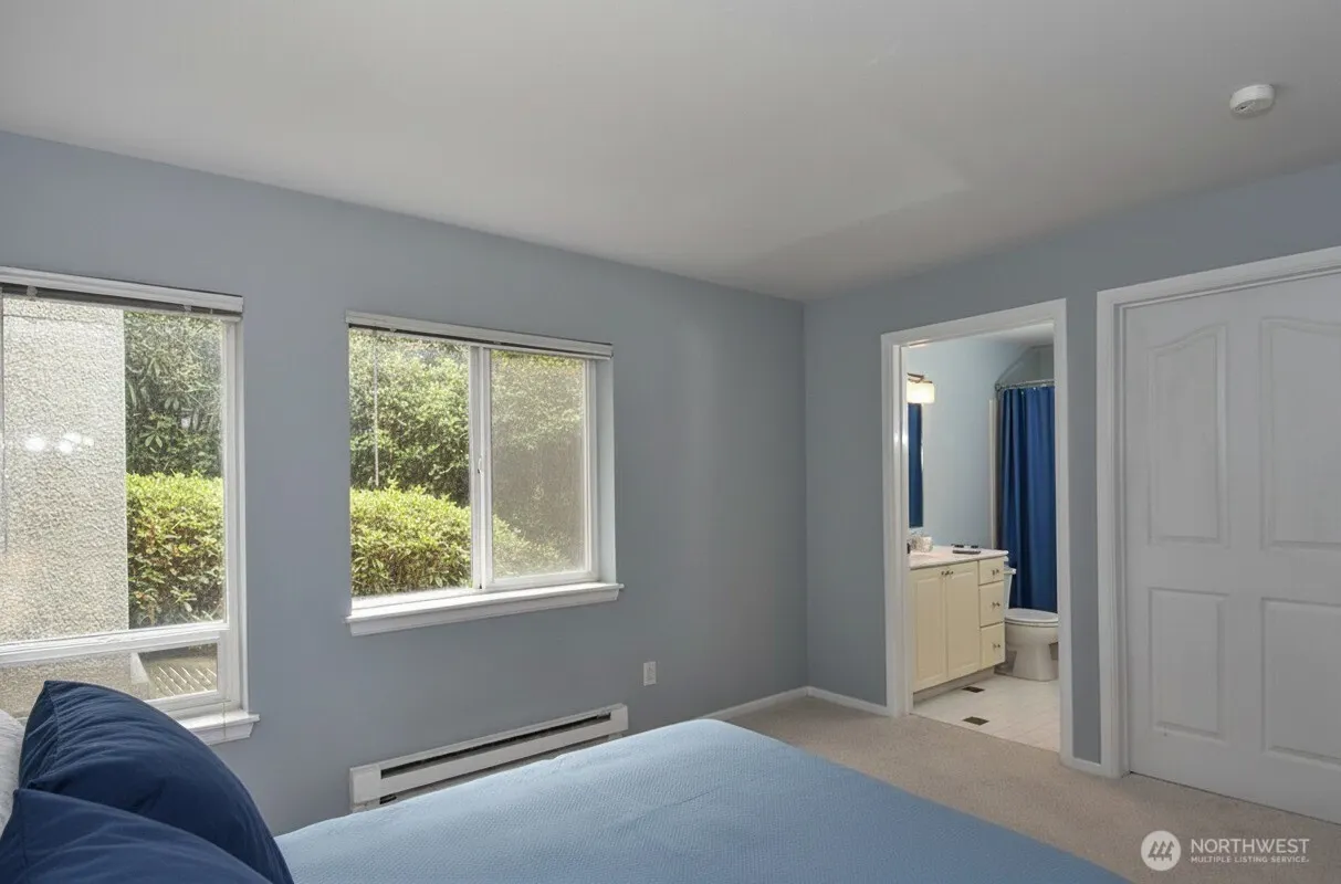 2419 8th Avenue N #202, Seattle, WA 98109