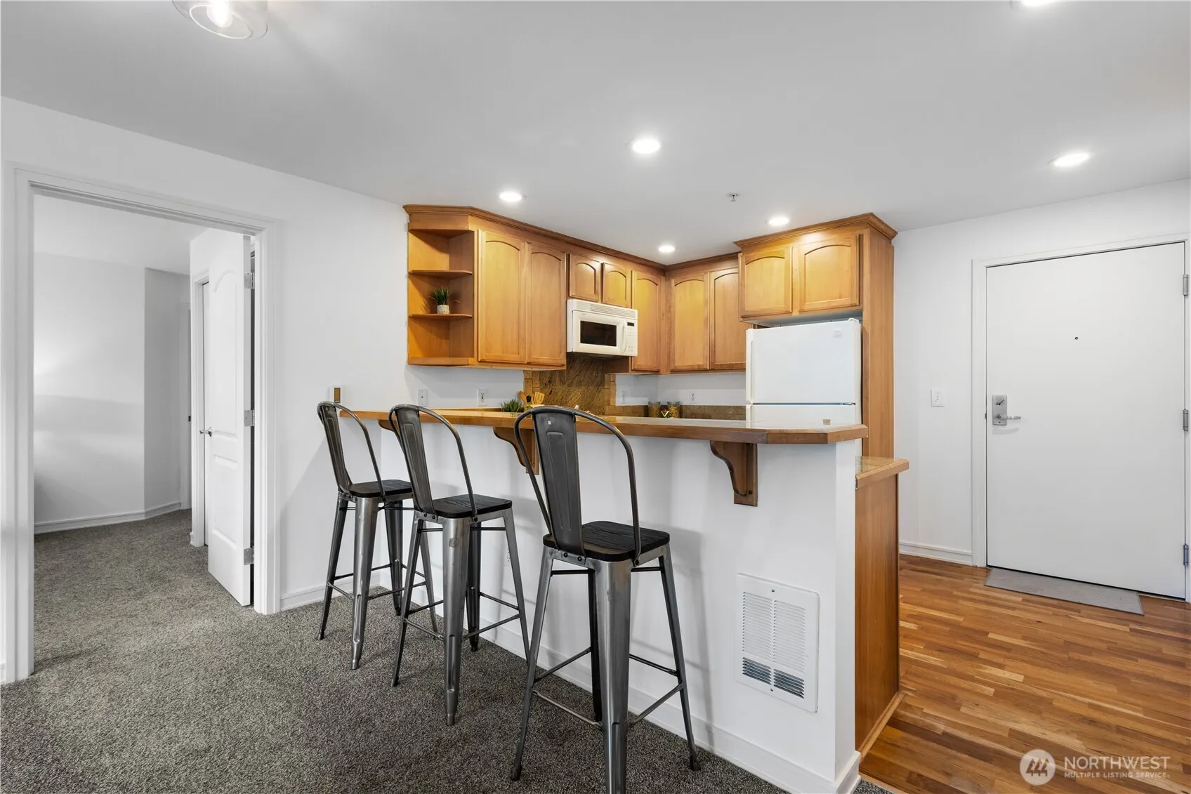 3121 W Government Way #302, Seattle, WA 98199