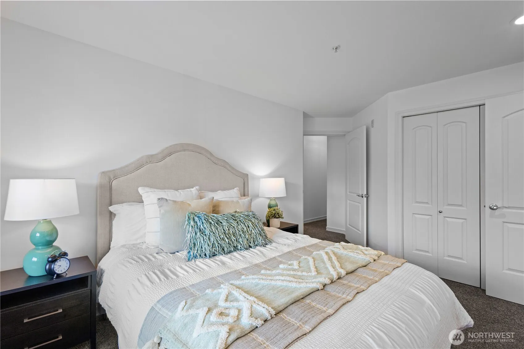 3121 W Government Way #302, Seattle, WA 98199